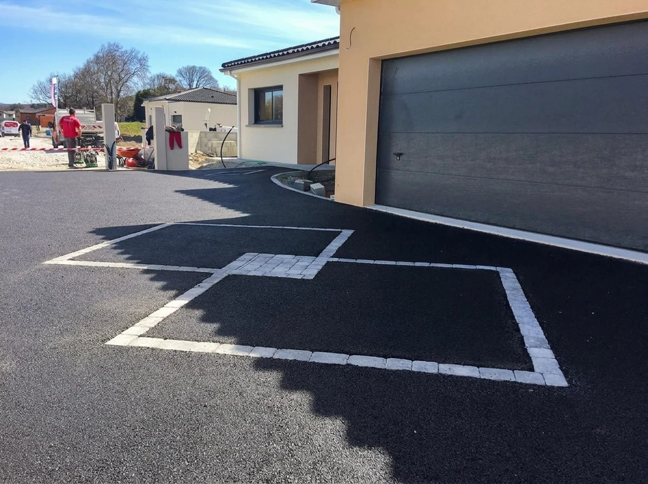 Chantier extérieur d'aménagement d'allée privative